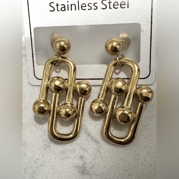 Jewelry - Fashion Earrings. Stainless Steel. Gold tone.  New